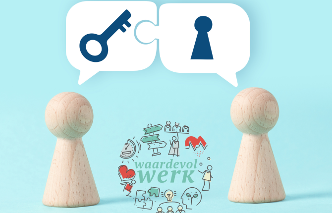 sleutel en slot tussen twee pionnen